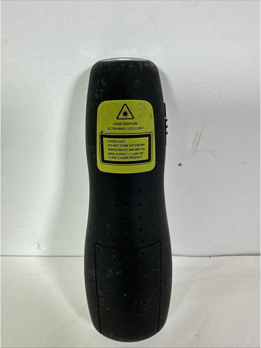 Logitech Wireless Presenter R400, PowerPoint Clicker with Laser Pointer, Used - Picture 2 of 3